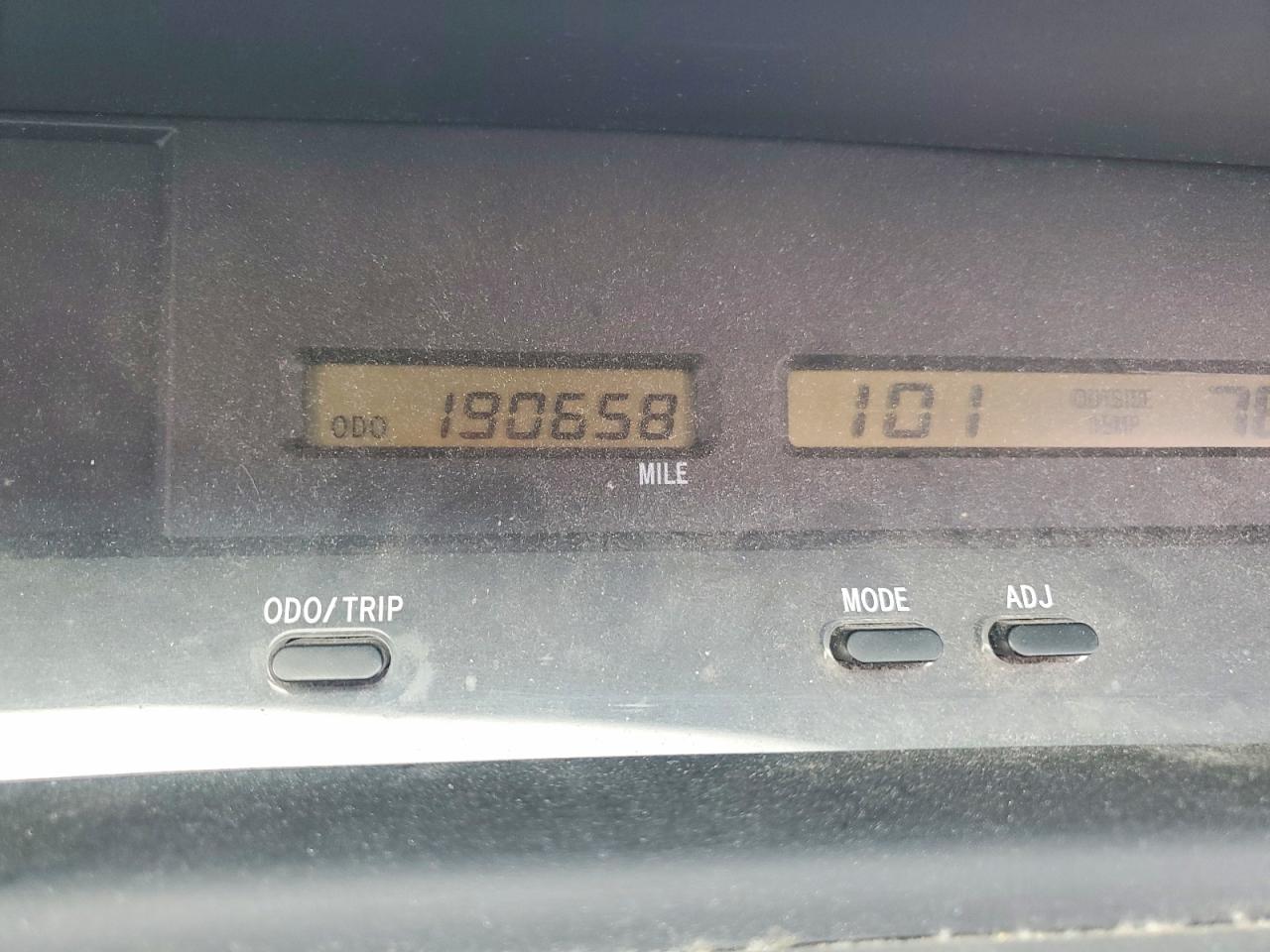 2001 TOYOTA AVALON XL photo 9