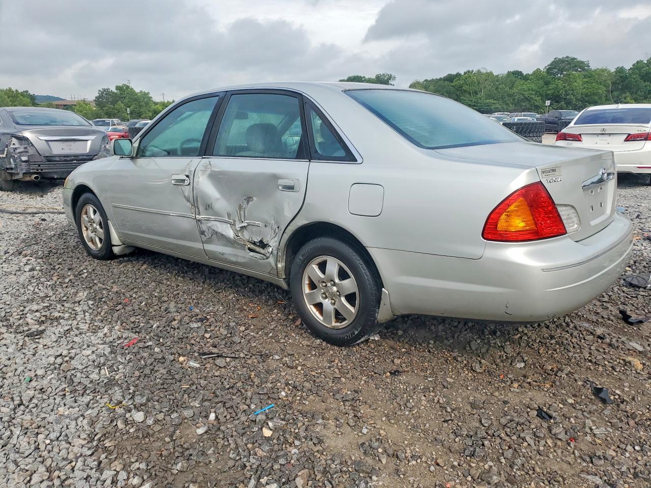 2001 TOYOTA AVALON XL photo 2