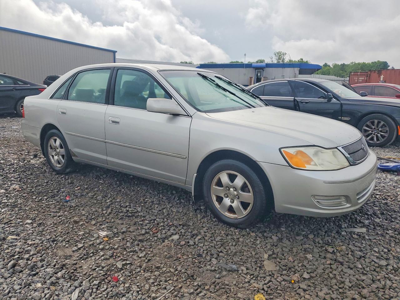 2001 TOYOTA AVALON XL photo 4