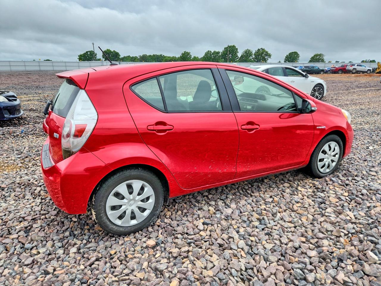 2014 TOYOTA PRIUS C TWO photo 7