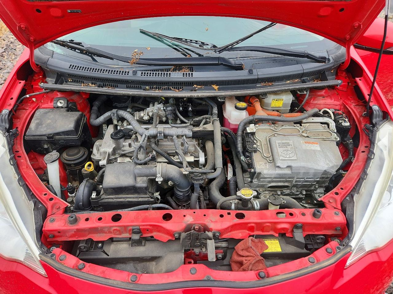 2014 TOYOTA PRIUS C TWO photo 34