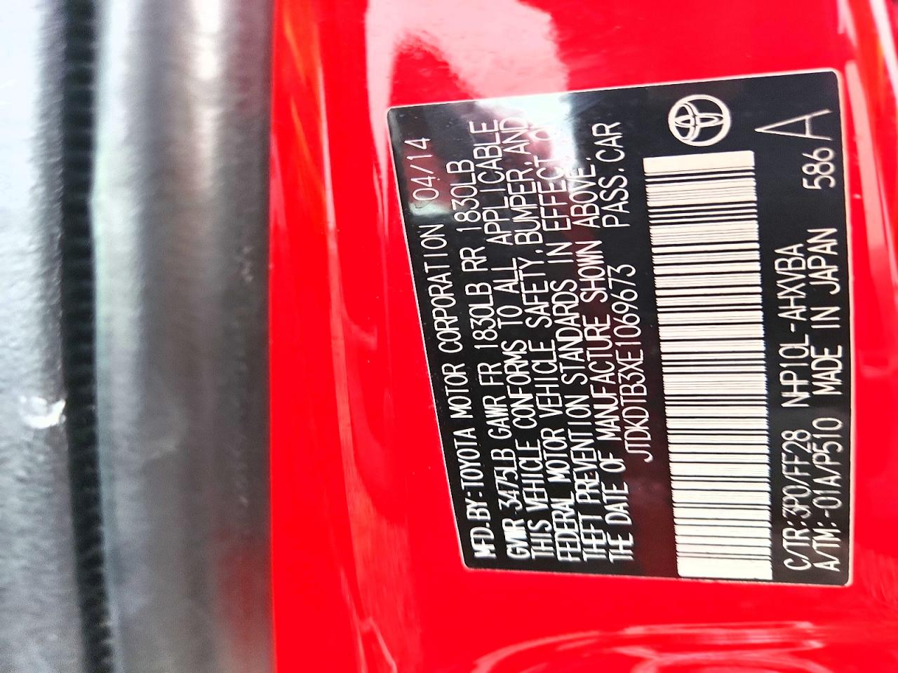 2014 TOYOTA PRIUS C TWO photo 37