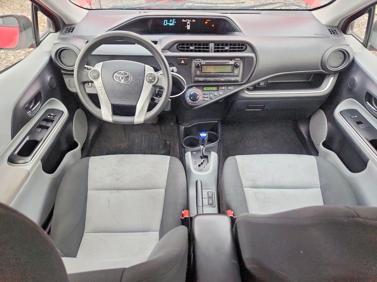 2014 TOYOTA PRIUS C TWO photo 22