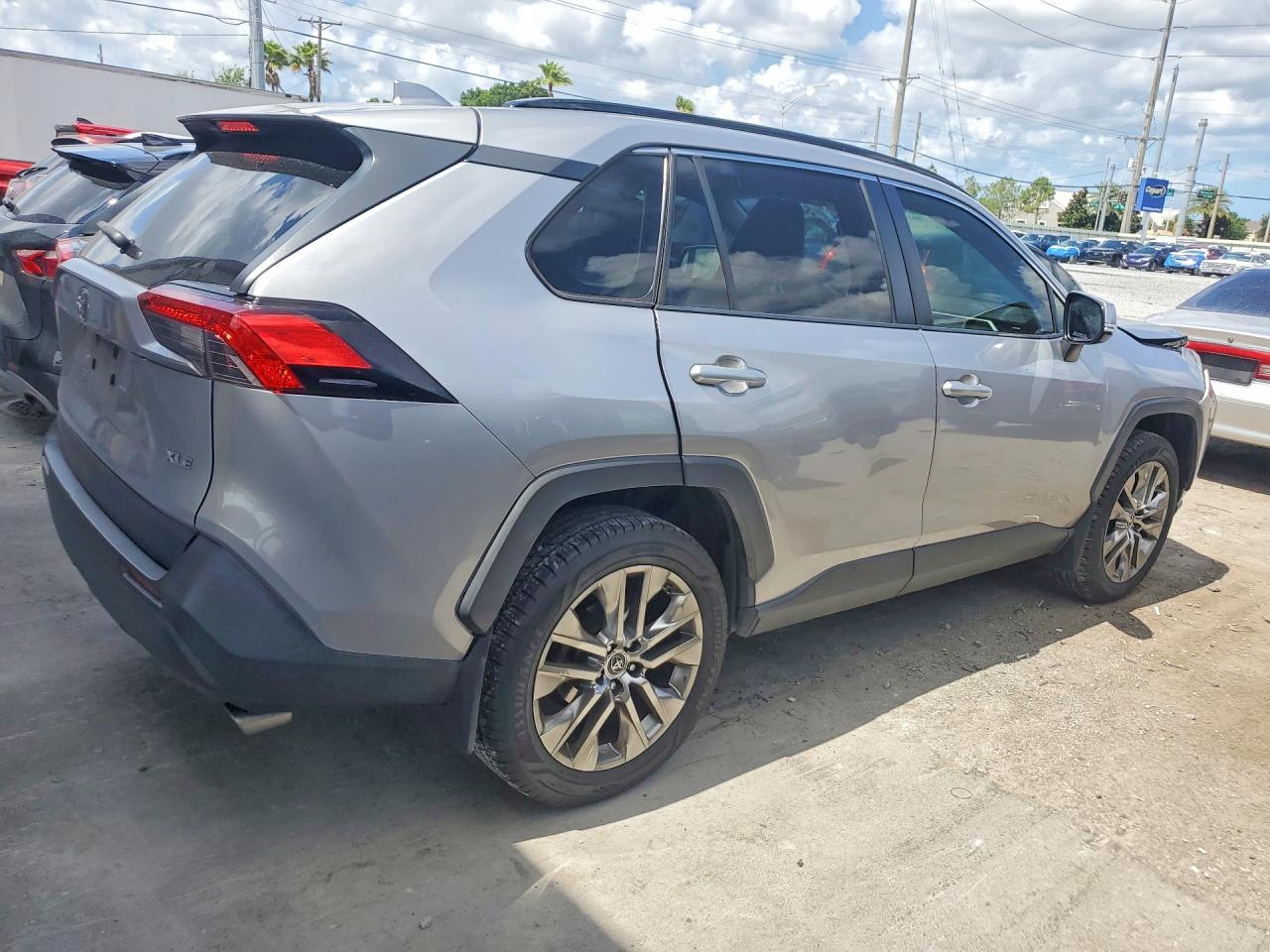 2019 TOYOTA RAV4 XLE PREMIUM photo 7