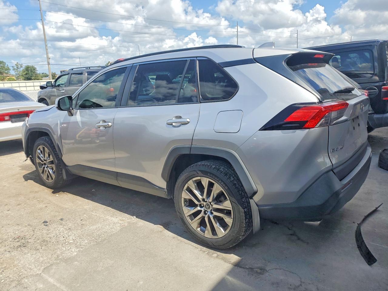 2019 TOYOTA RAV4 XLE PREMIUM photo 4