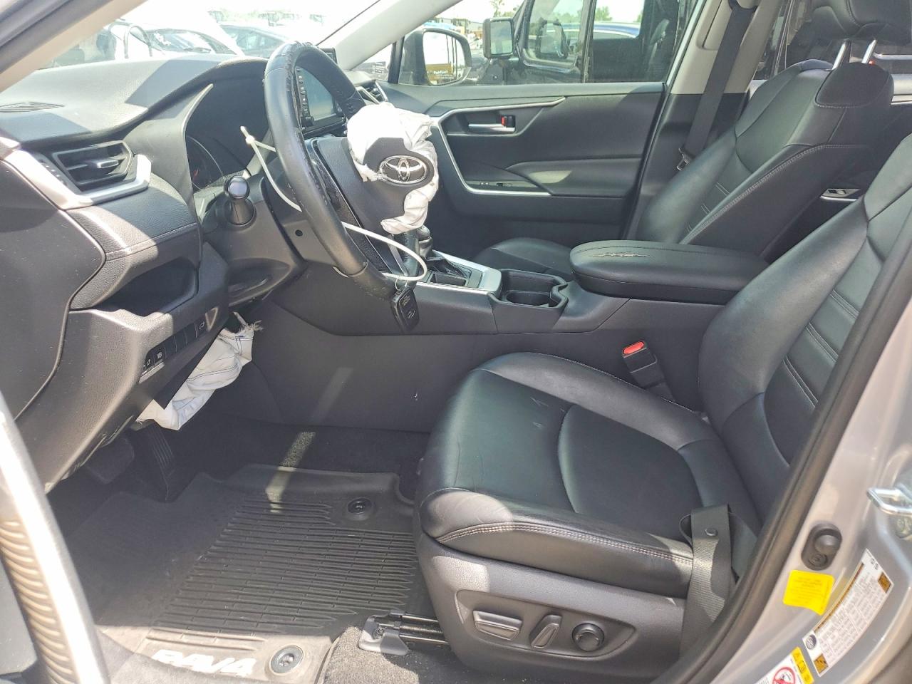 2019 TOYOTA RAV4 XLE PREMIUM photo 19