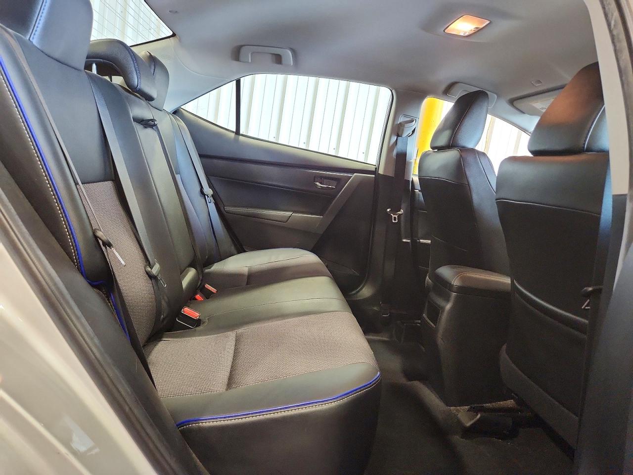 2019 TOYOTA COROLLA SE photo 10