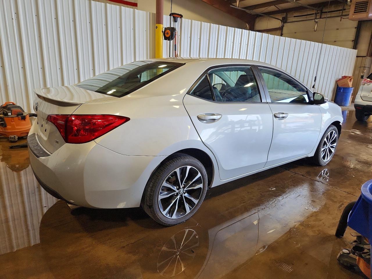 2019 TOYOTA COROLLA SE photo 3