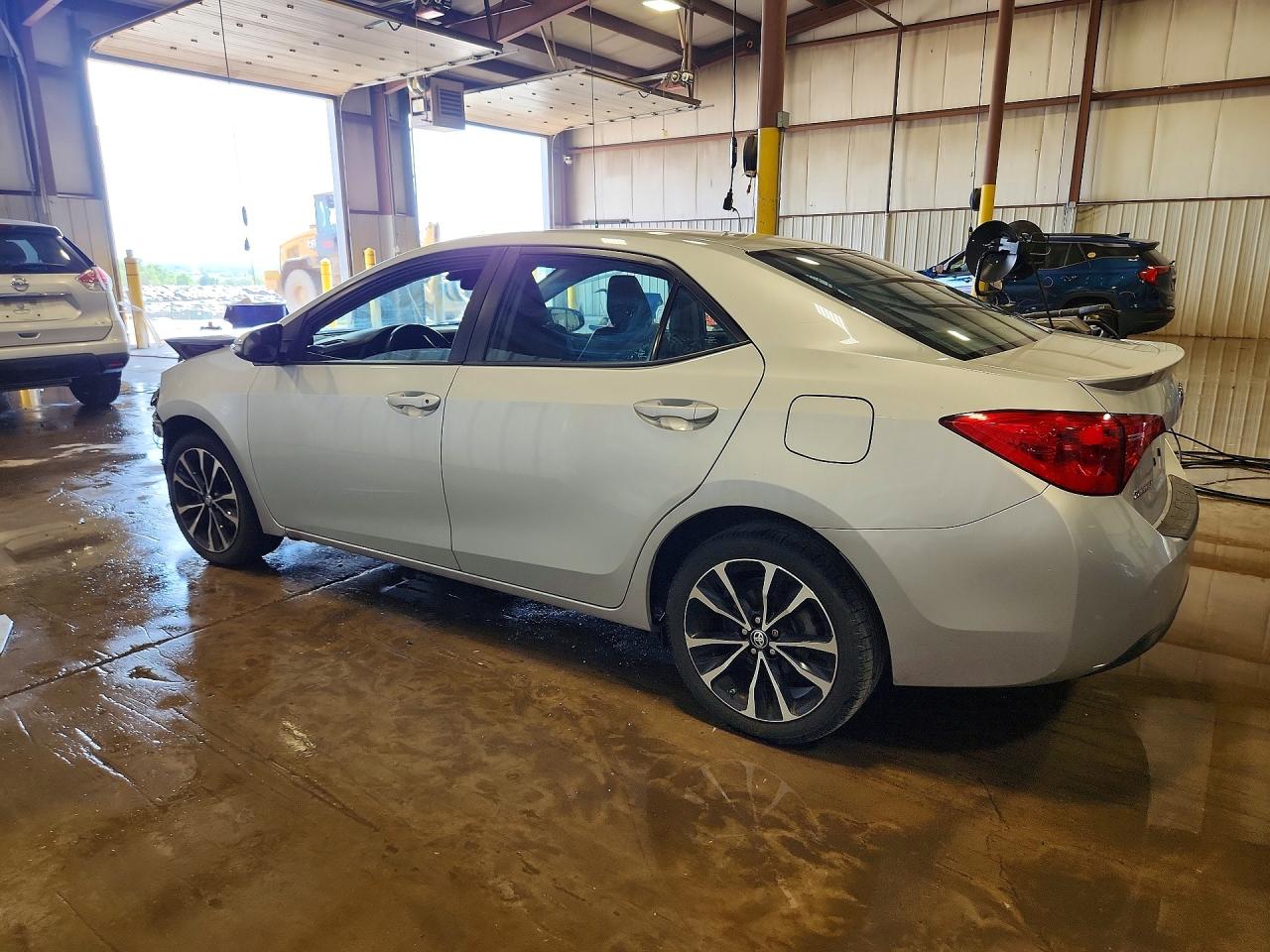 2019 TOYOTA COROLLA SE photo 2