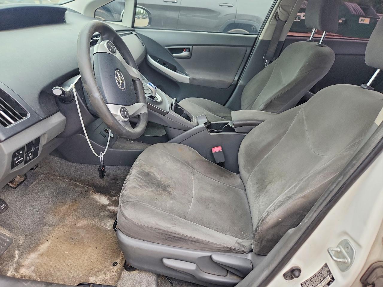 2011 TOYOTA PRIUS TWO photo 13