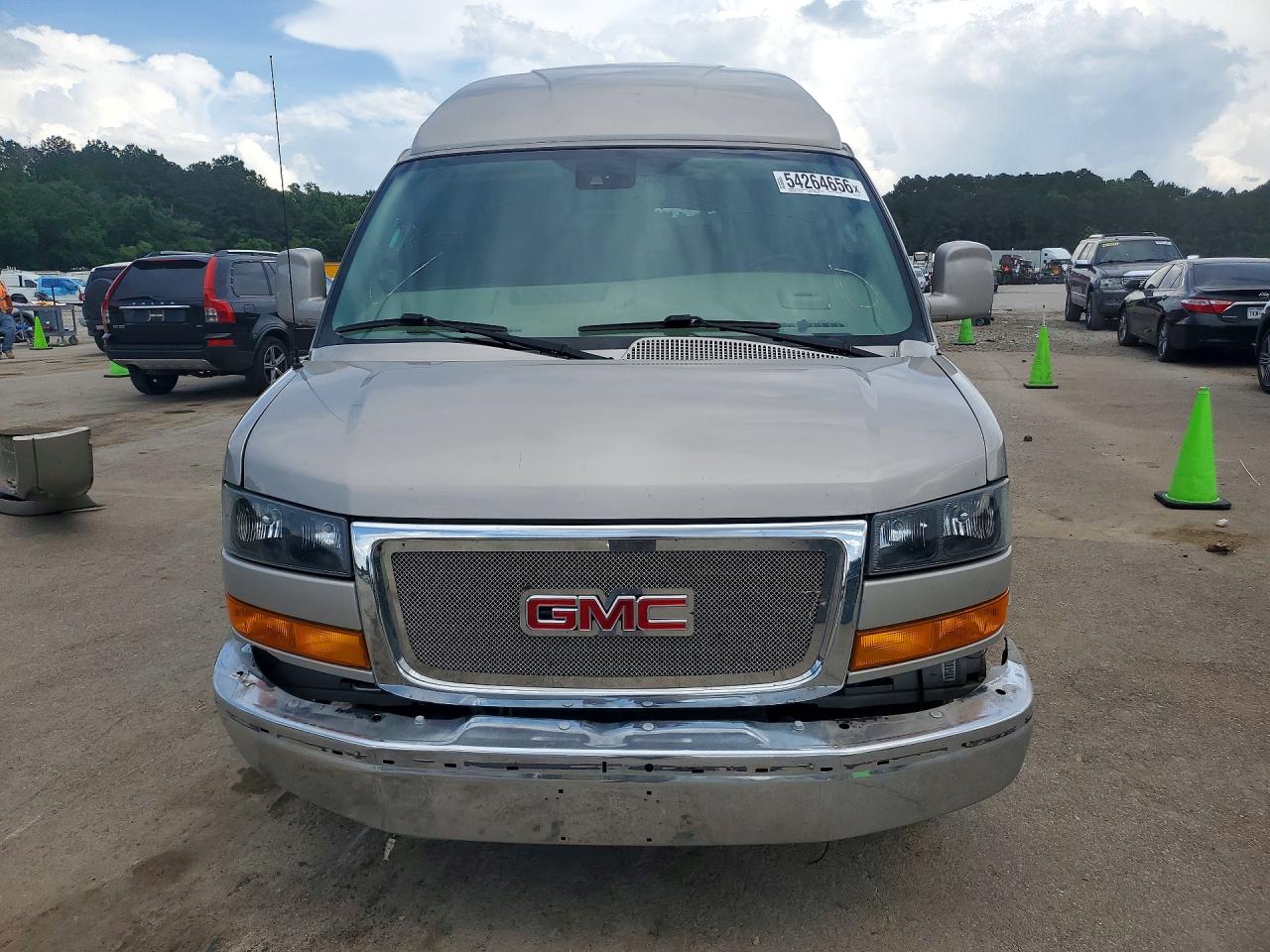 2020 GMC SAVANA G2500 photo 9