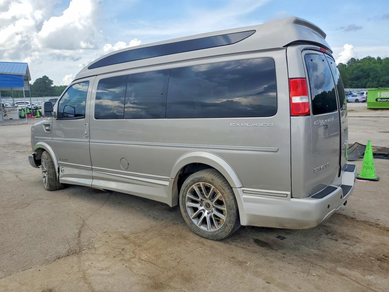 2020 GMC SAVANA G2500 photo 3