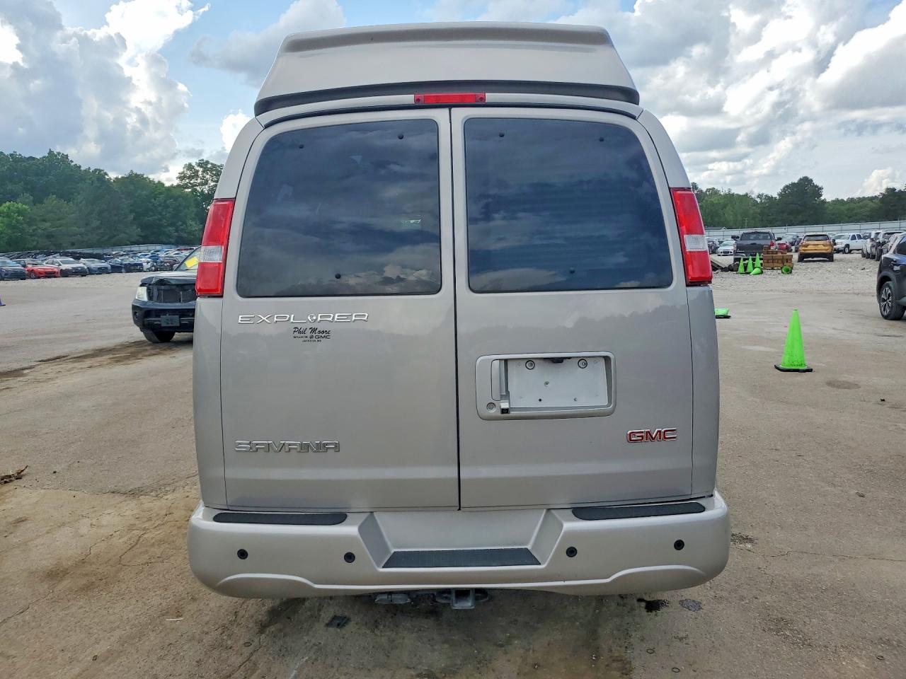 2020 GMC SAVANA G2500 photo 11