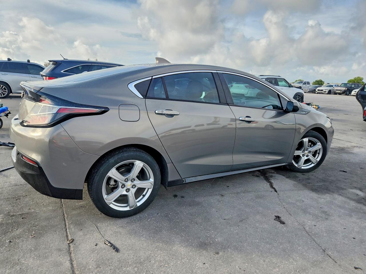2017 CHEVROLET VOLT LT photo 5