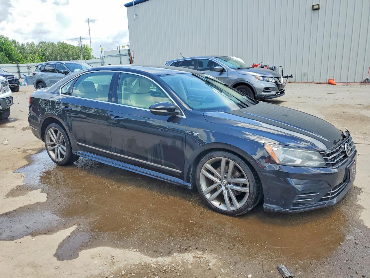 2017 VOLKSWAGEN PASSAT R-LINE photo 4