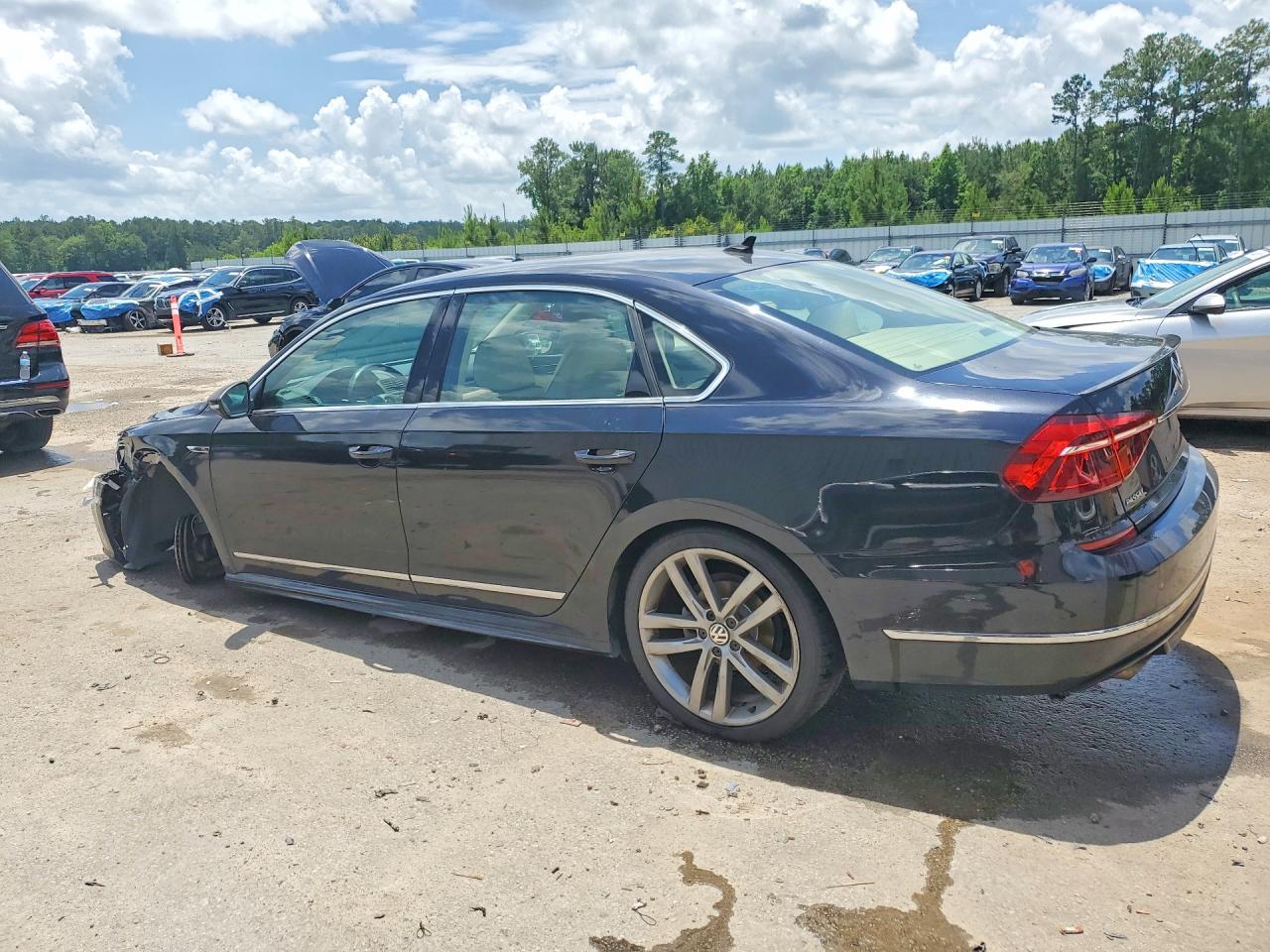 2017 VOLKSWAGEN PASSAT R-LINE photo 2
