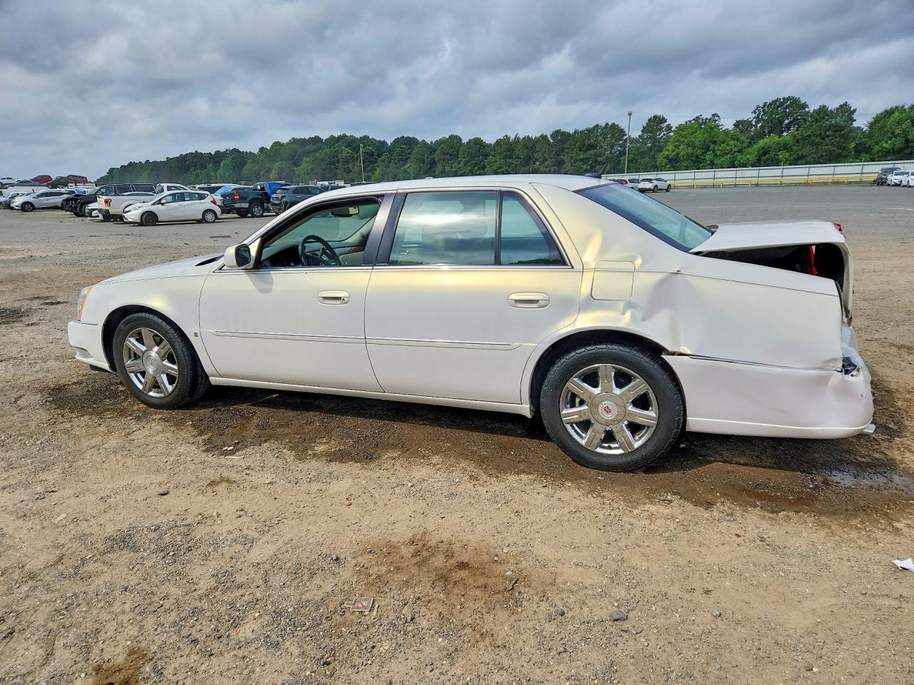 2007 CADILLAC DTS photo 3