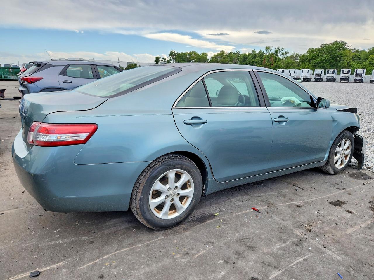 2011 TOYOTA CAMRY LE photo 5
