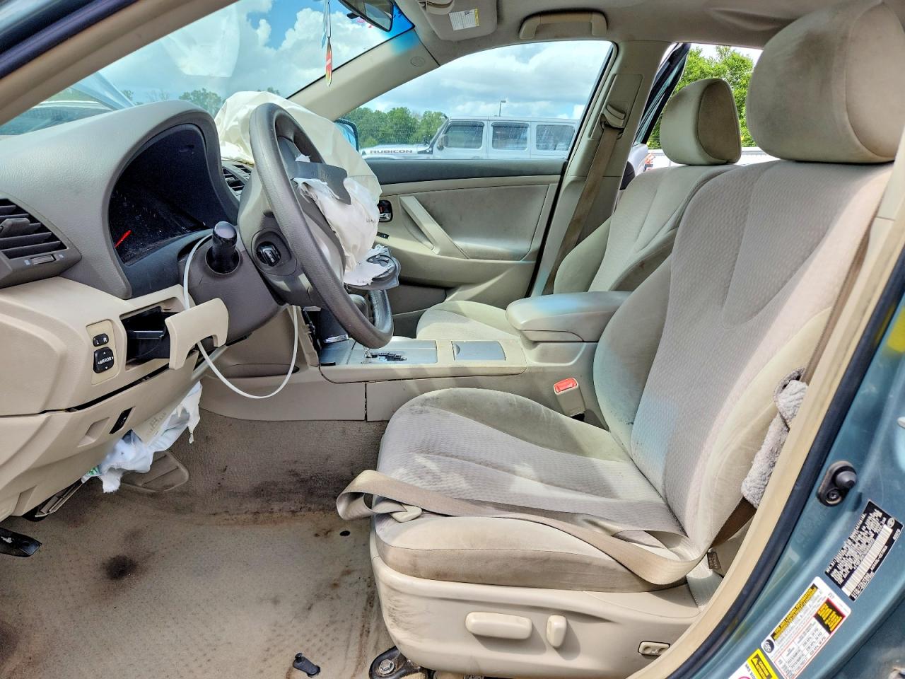 2011 TOYOTA CAMRY LE photo 13