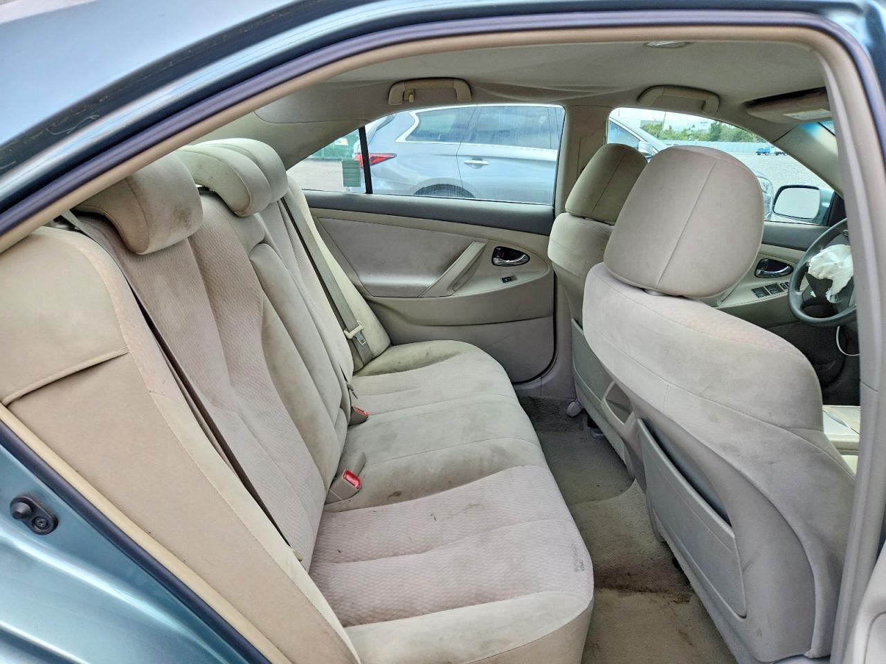 2011 TOYOTA CAMRY LE photo 19