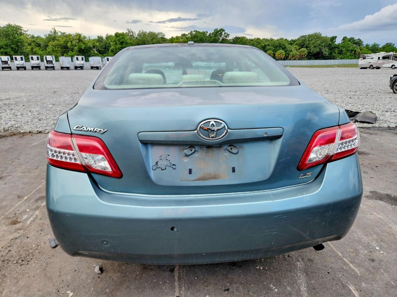 2011 TOYOTA CAMRY LE photo 11