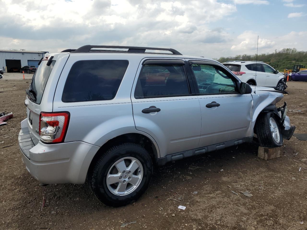 2011 FORD ESCAPE XLT photo 5