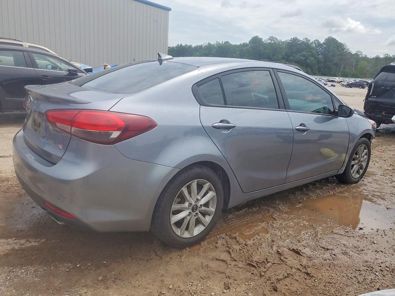 2017 KIA FORTE S photo 5