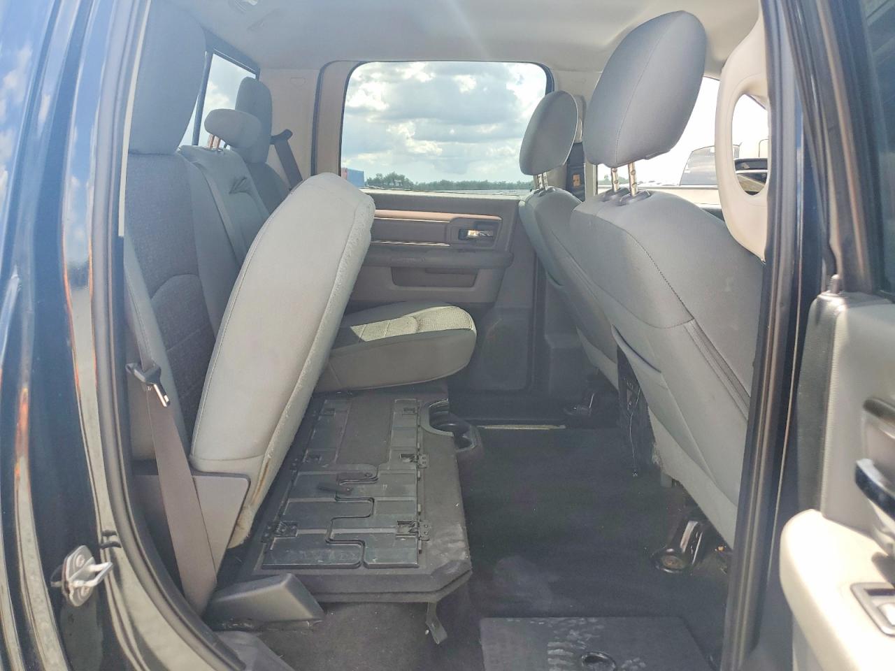2016 RAM 1500 SLT photo 19
