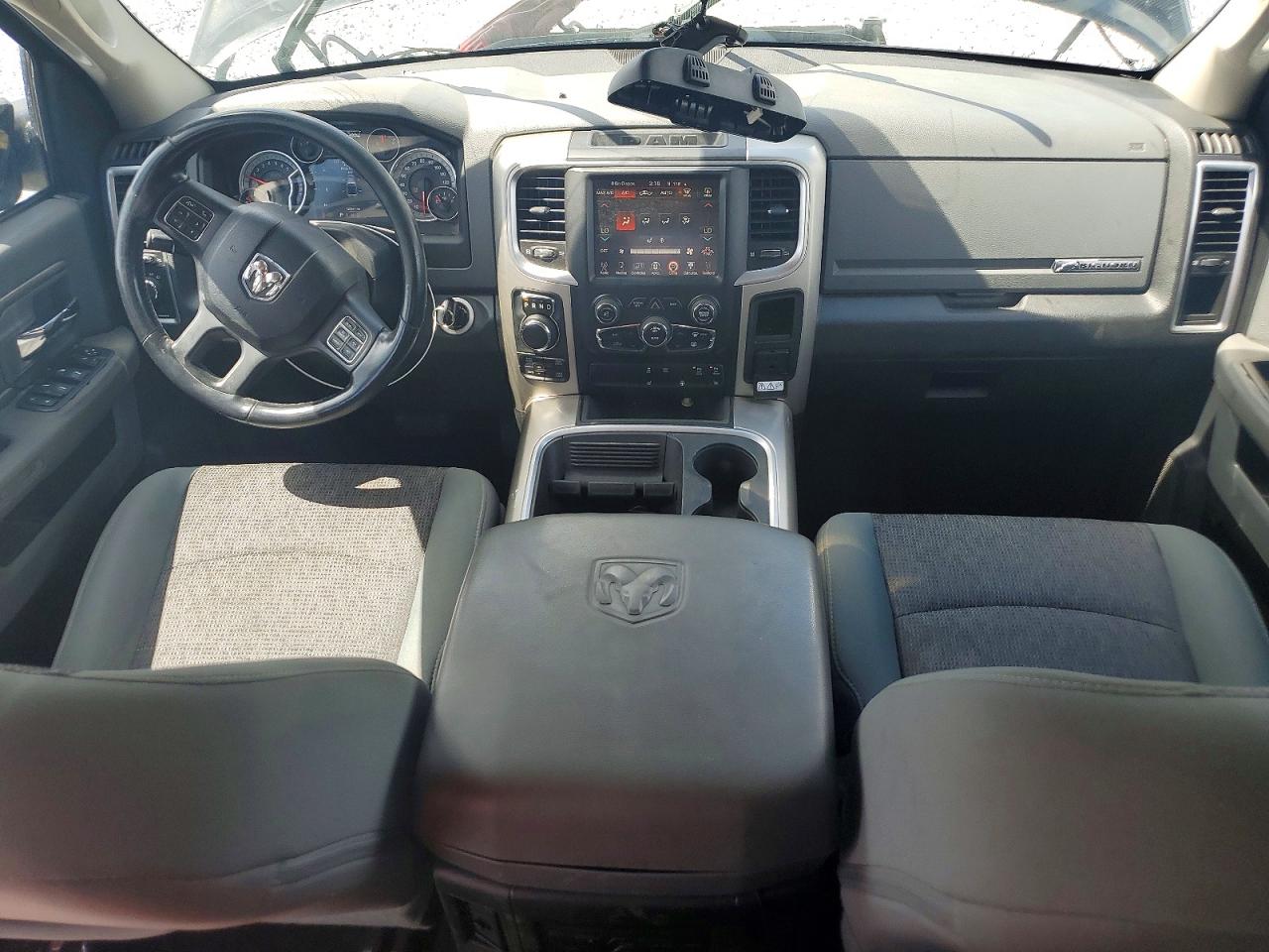2016 RAM 1500 SLT photo 15