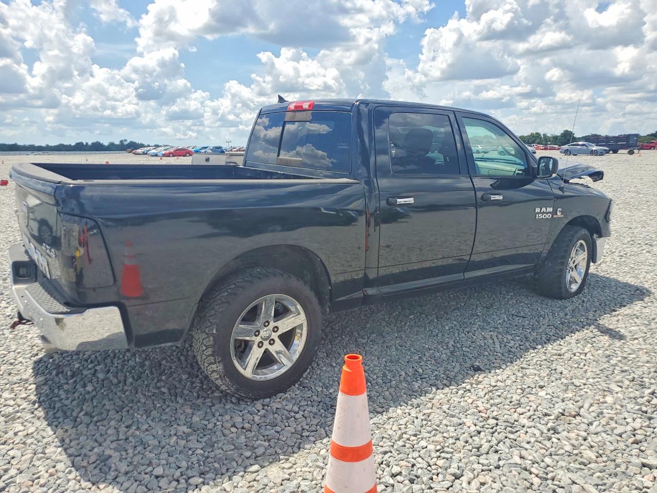 2016 RAM 1500 SLT photo 5