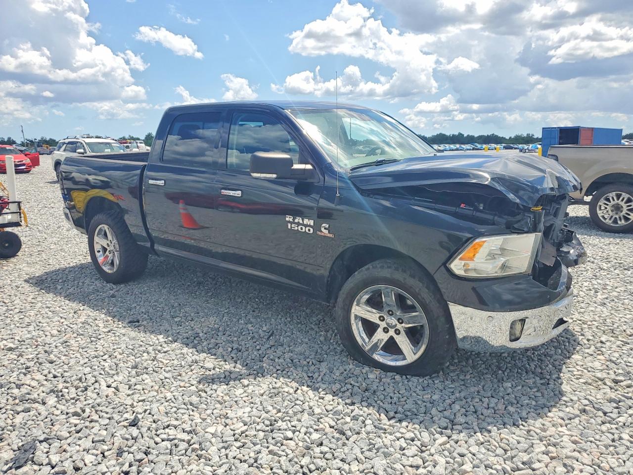 2016 RAM 1500 SLT photo 7