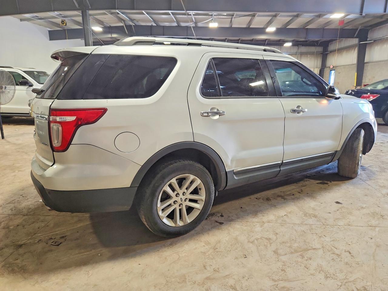 2013 FORD EXPLORER XLT photo 3