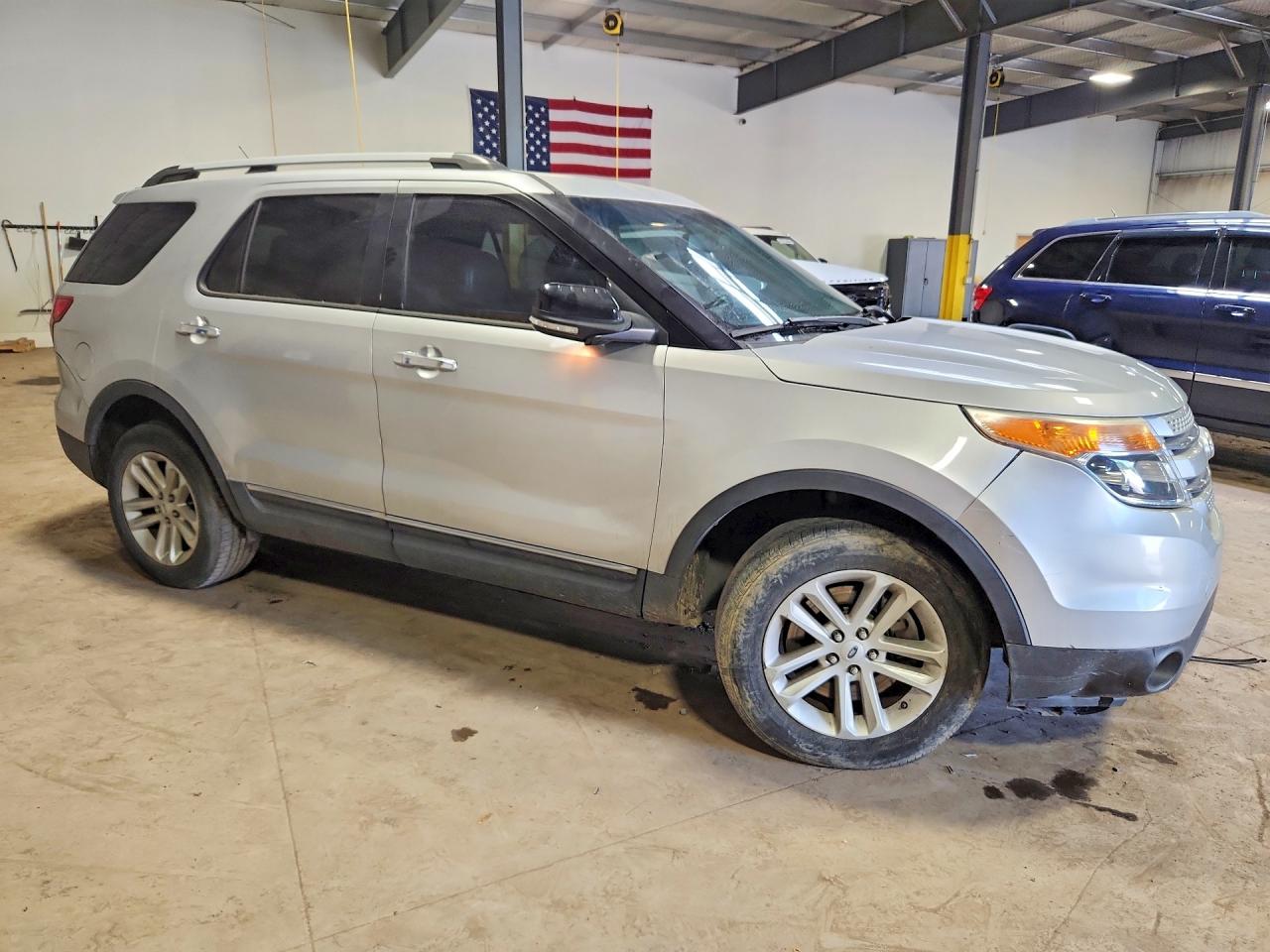 2013 FORD EXPLORER XLT photo 4