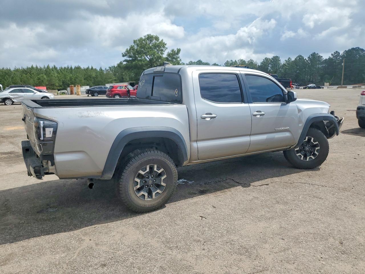 2017 TOYOTA TACOMA TRD OFF-ROAD photo 5