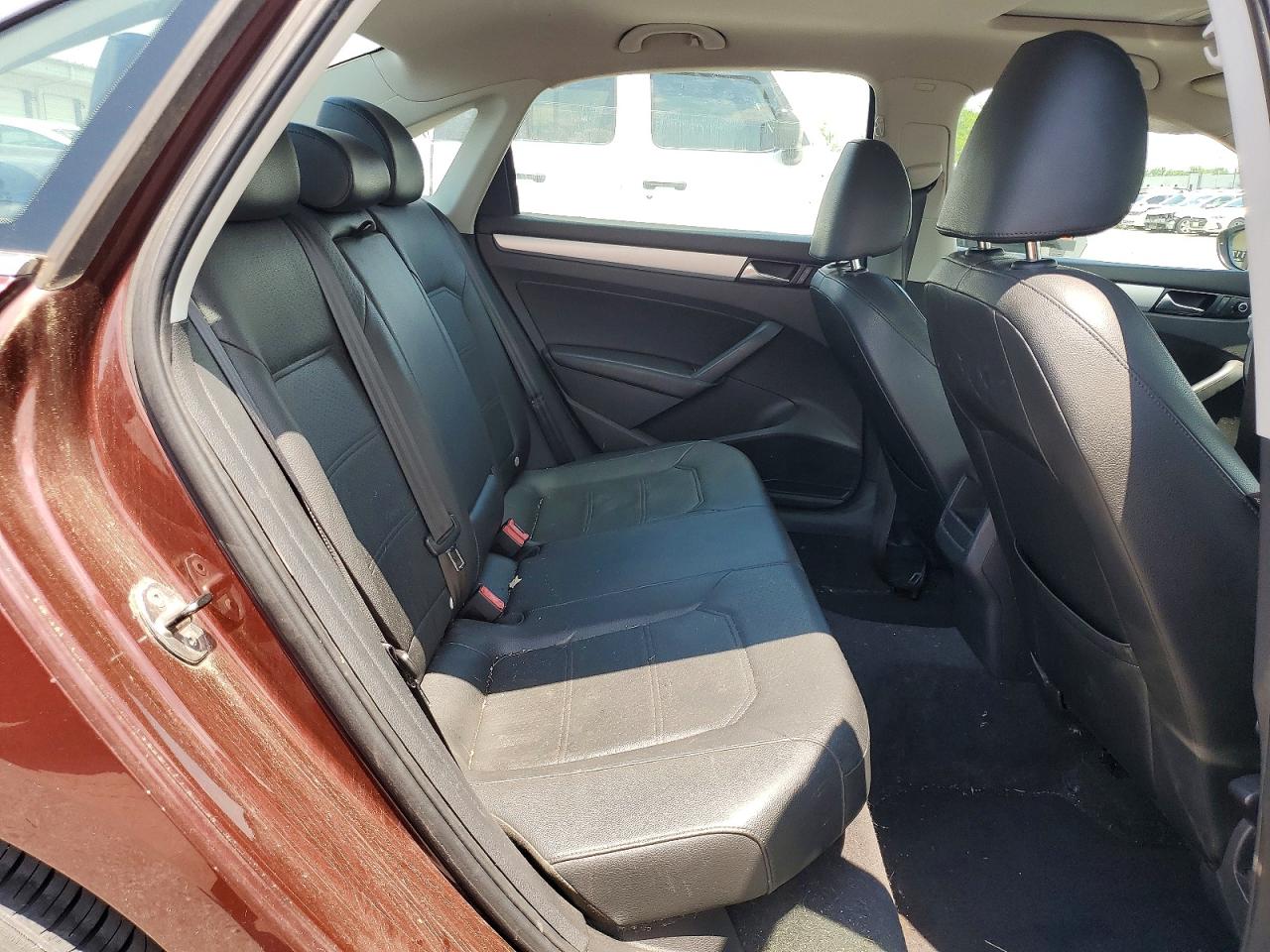 2012 VOLKSWAGEN PASSAT photo 10