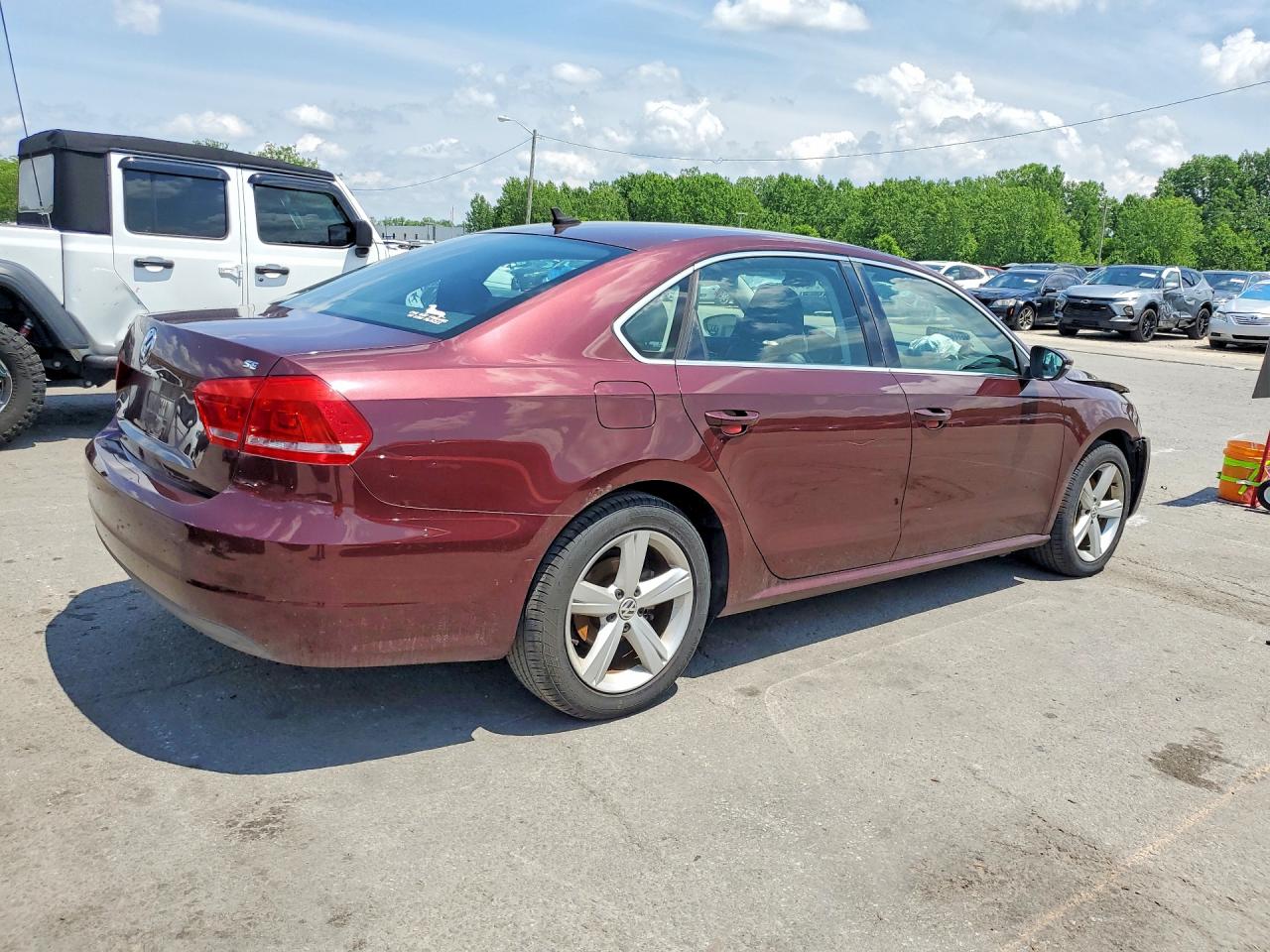 2012 VOLKSWAGEN PASSAT photo 3