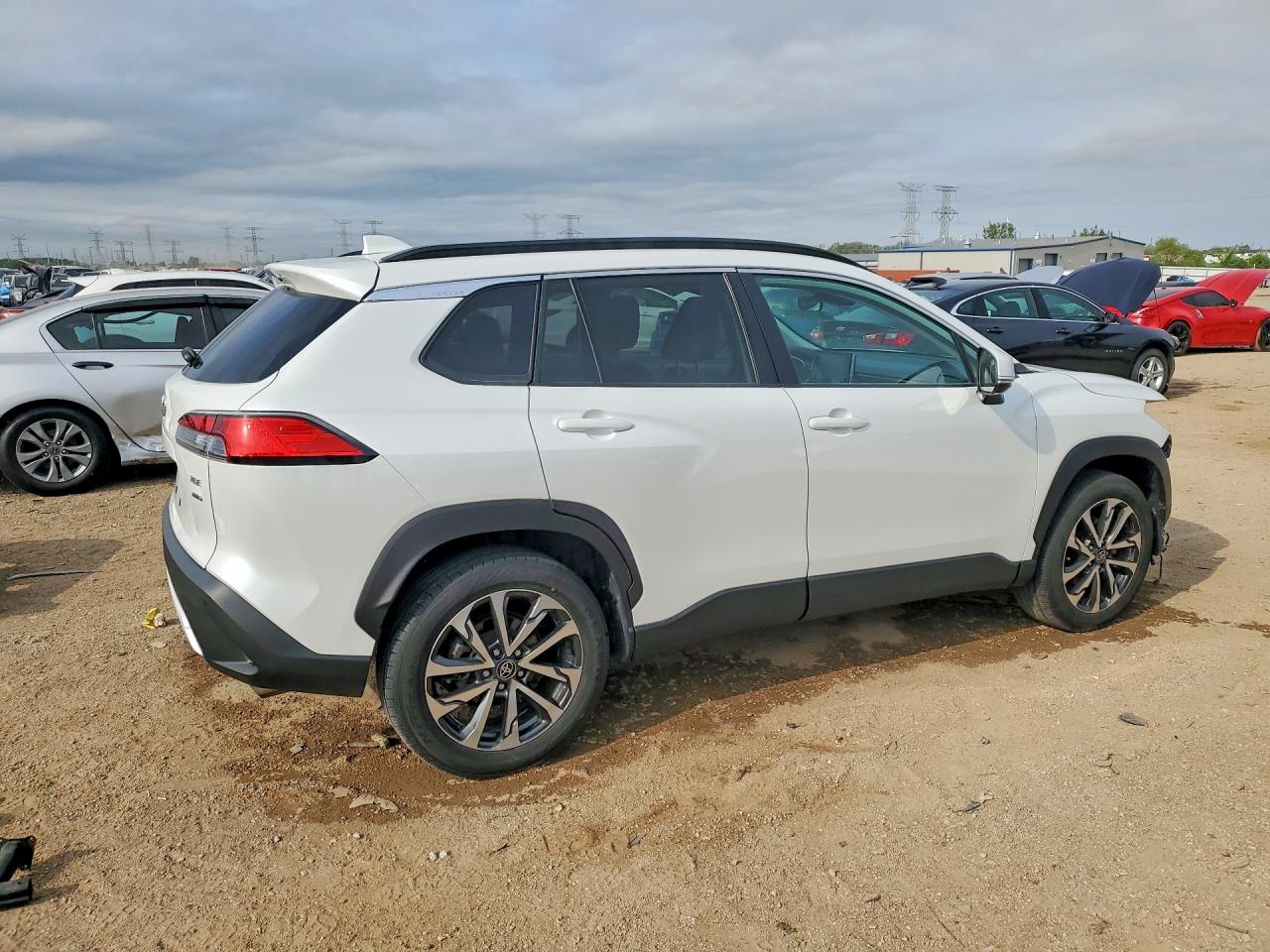 2022 TOYOTA COROLLA CROSS XLE photo 5