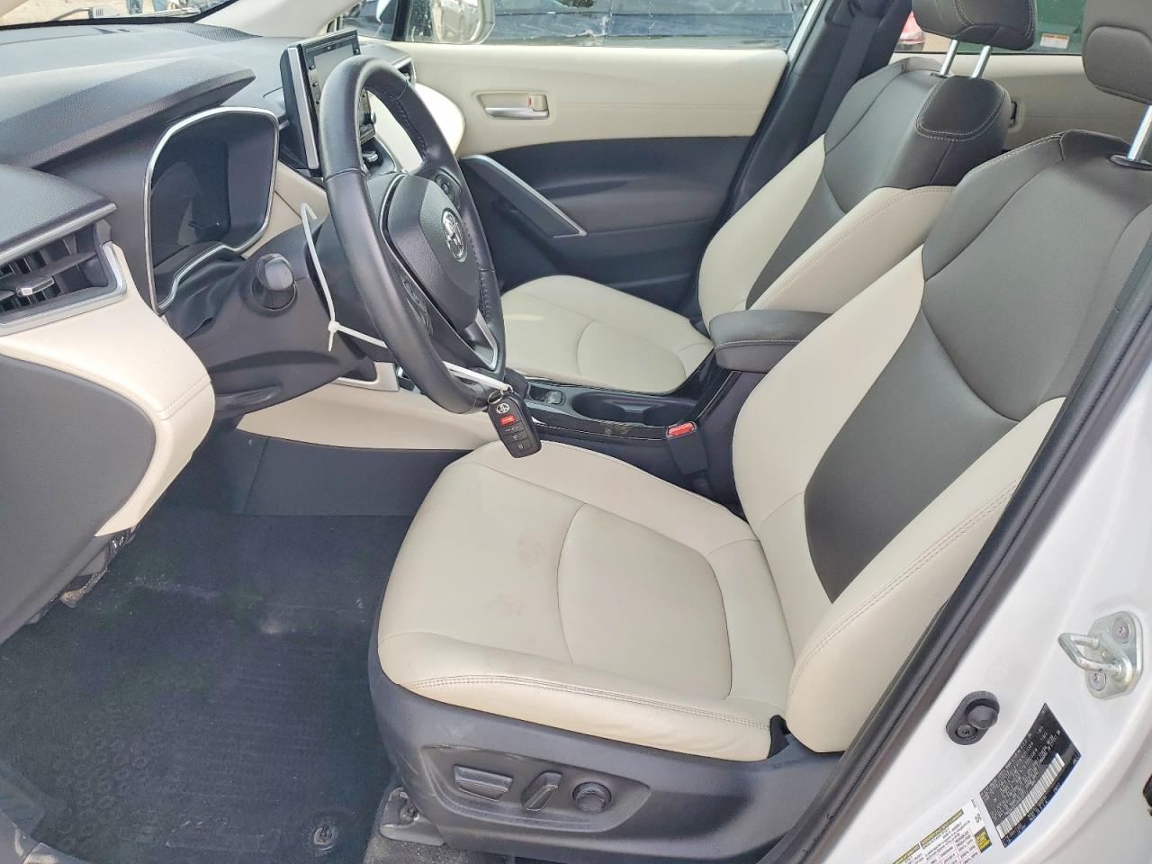 2022 TOYOTA COROLLA CROSS XLE photo 13