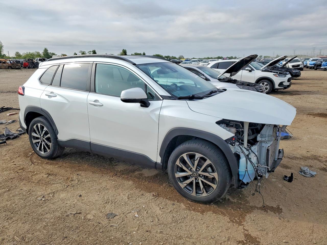2022 TOYOTA COROLLA CROSS XLE photo 7