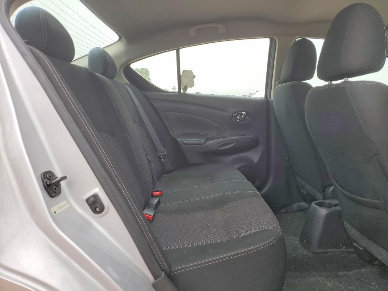 2019 NISSAN VERSA SV photo 19