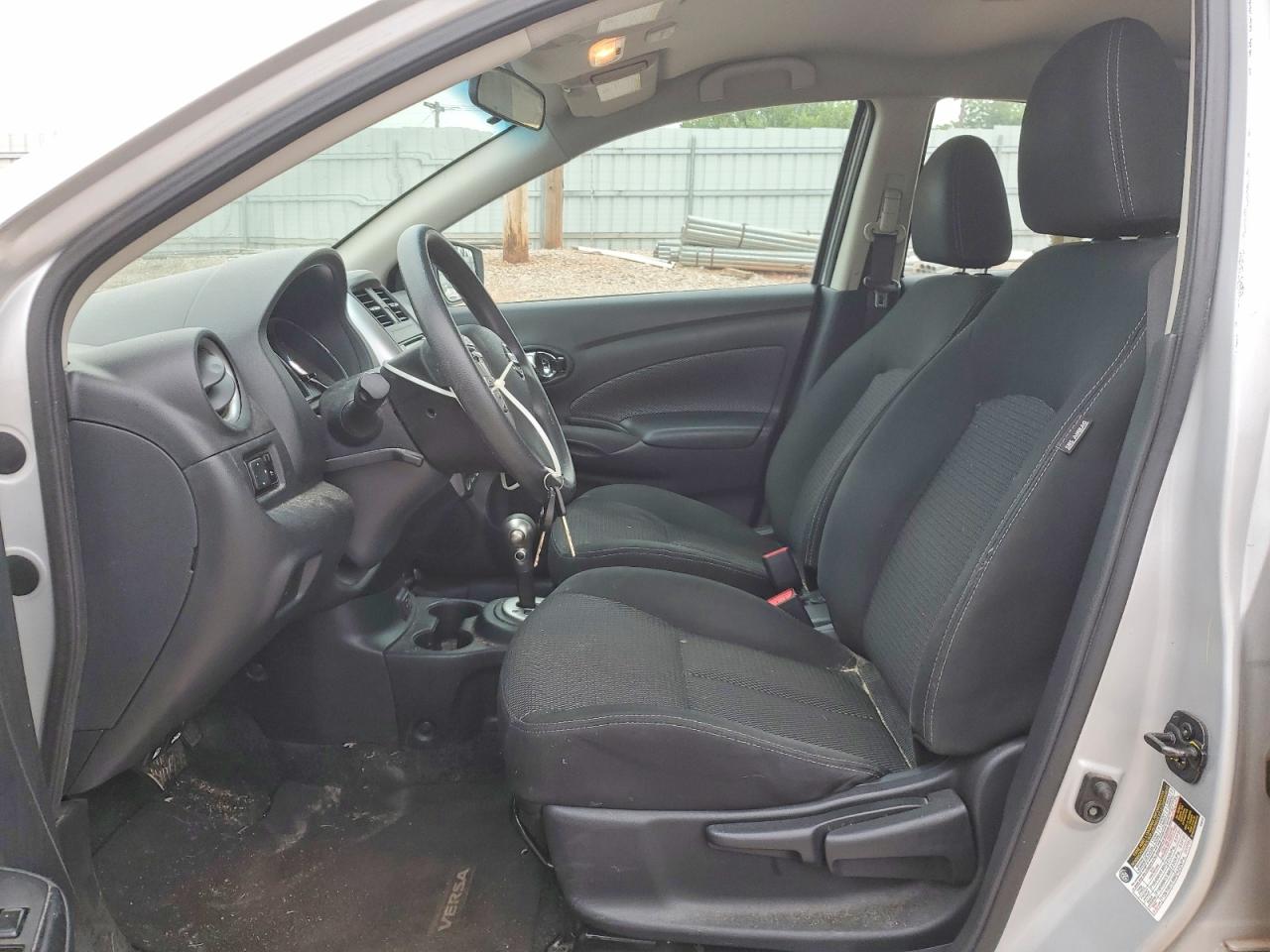 2019 NISSAN VERSA SV photo 13