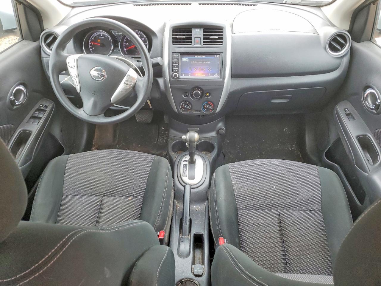 2019 NISSAN VERSA SV photo 15