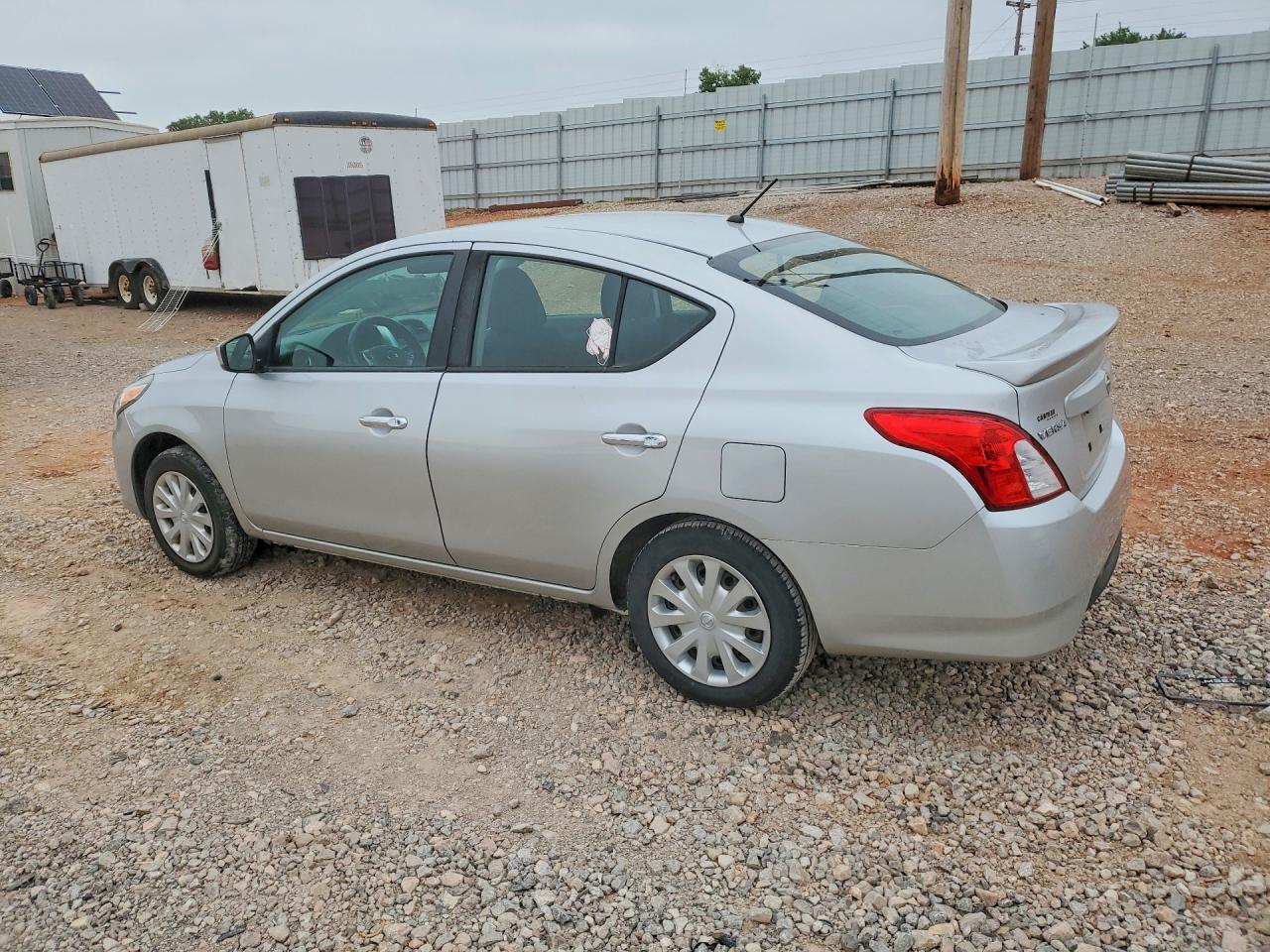 2019 NISSAN VERSA SV photo 3
