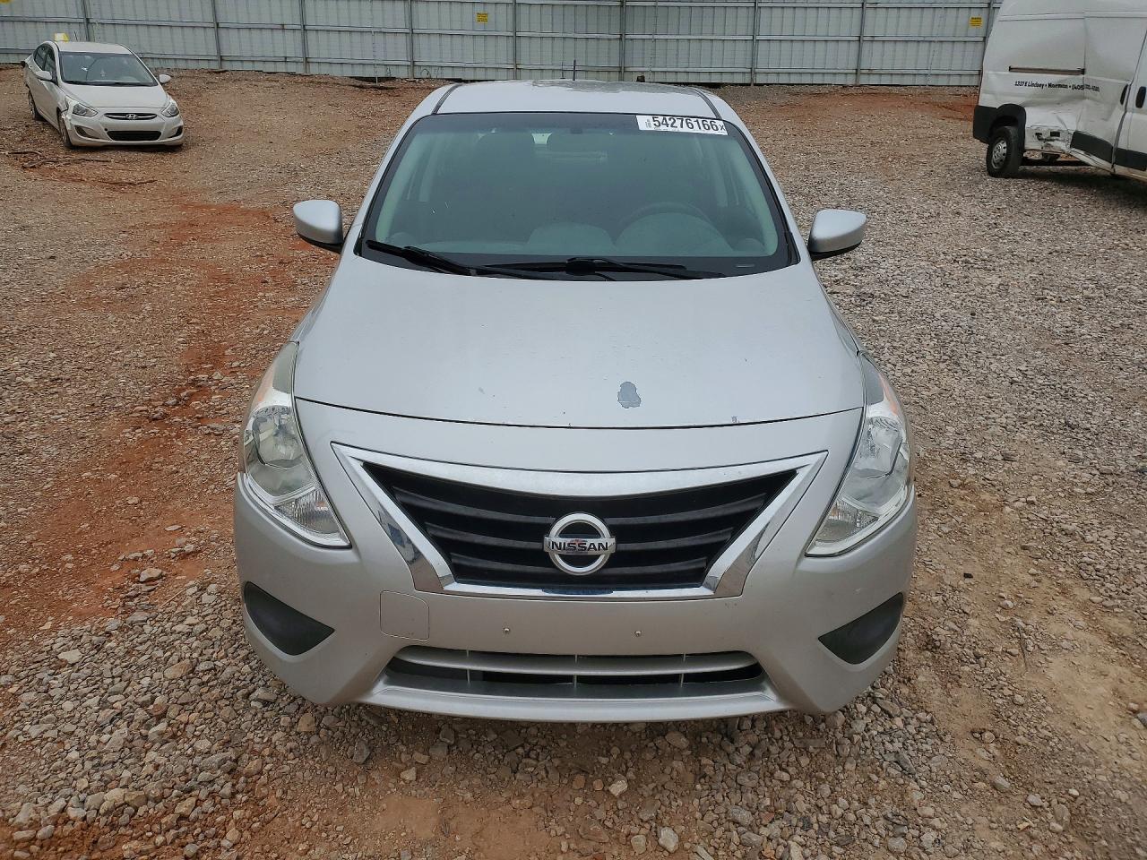 2019 NISSAN VERSA SV photo 9