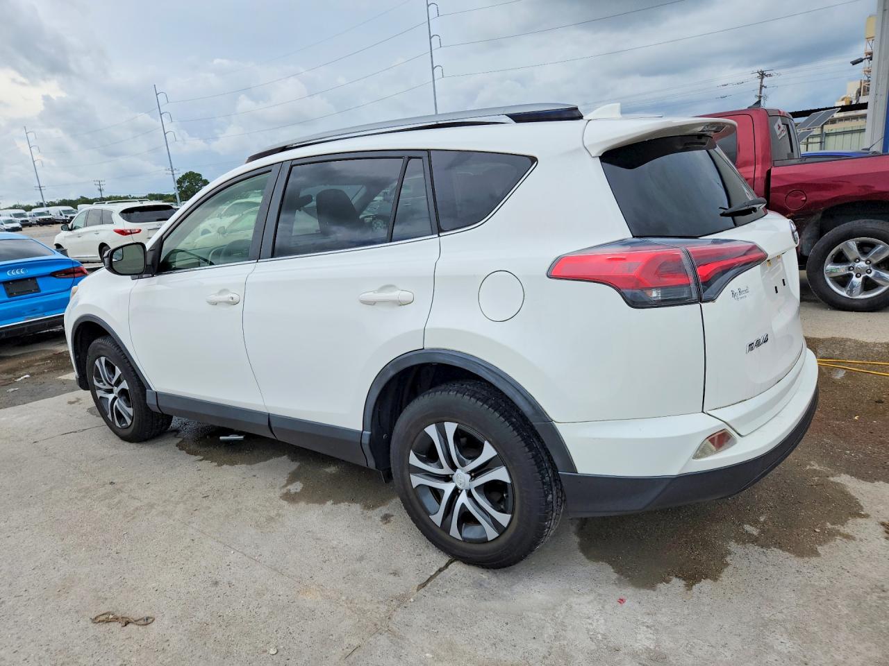 2017 TOYOTA RAV4 LE photo 2
