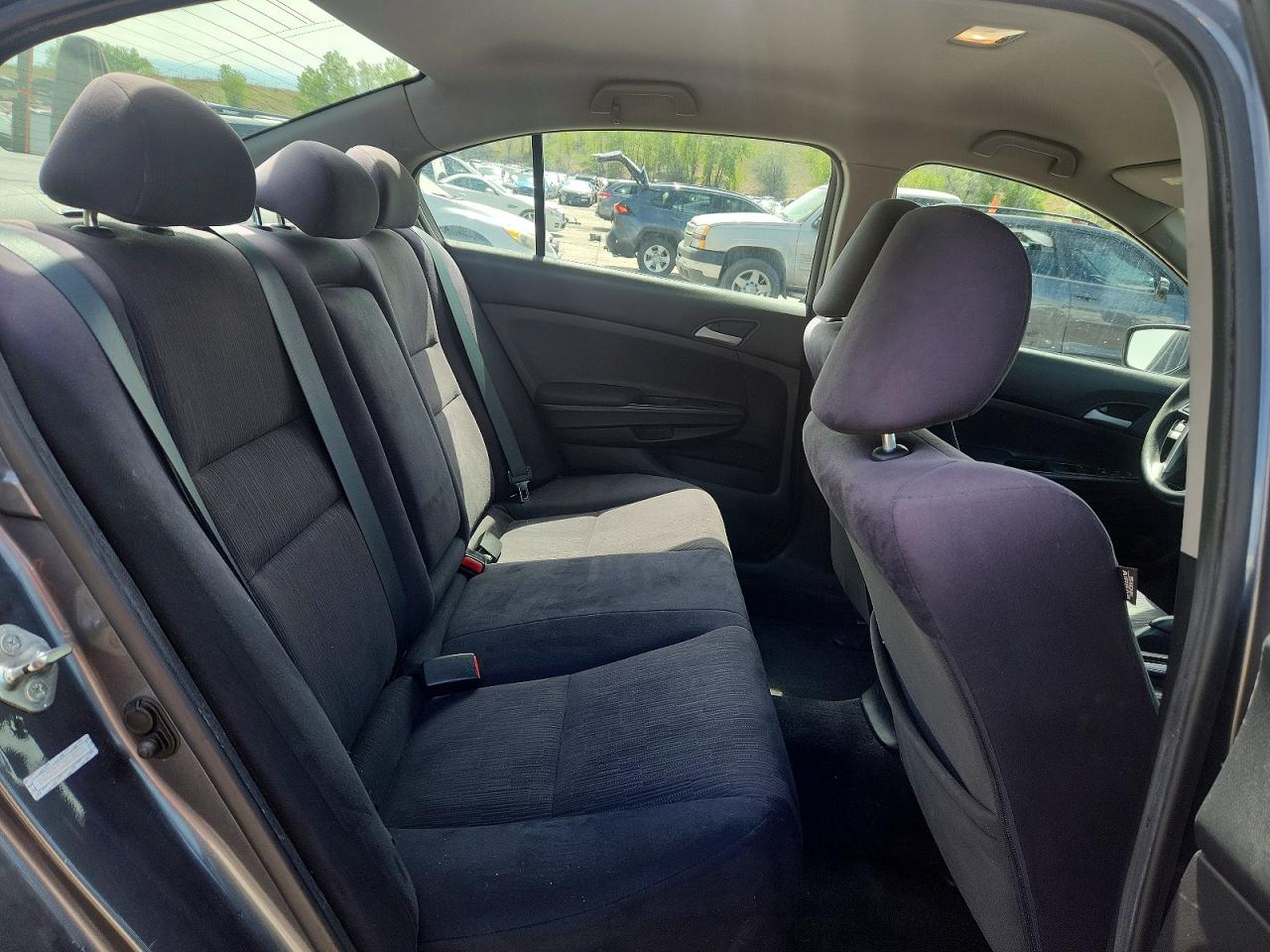 2011 HONDA ACCORD LX photo 19