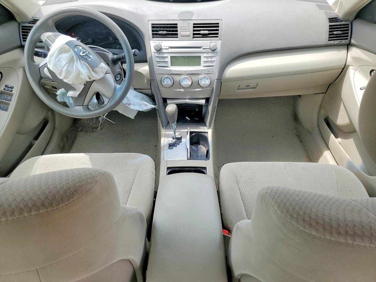 2011 TOYOTA CAMRY LE photo 22
