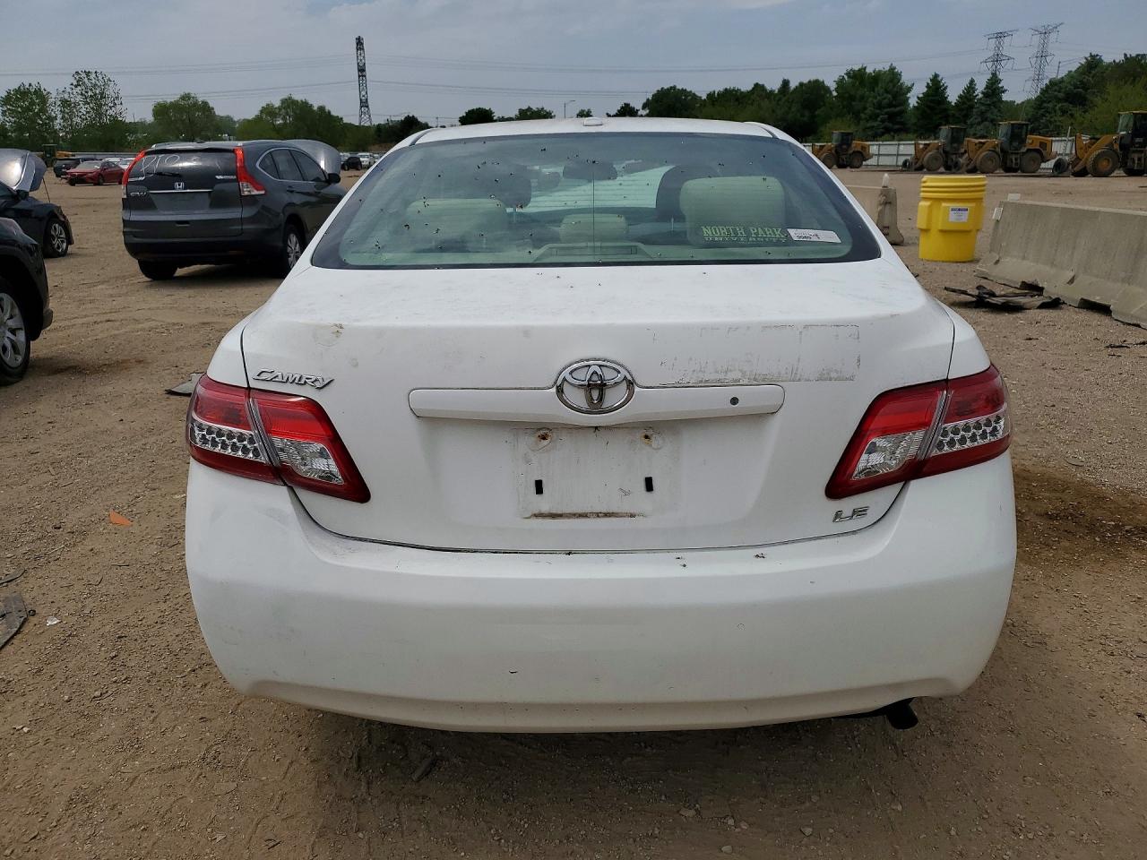 2011 TOYOTA CAMRY LE photo 16