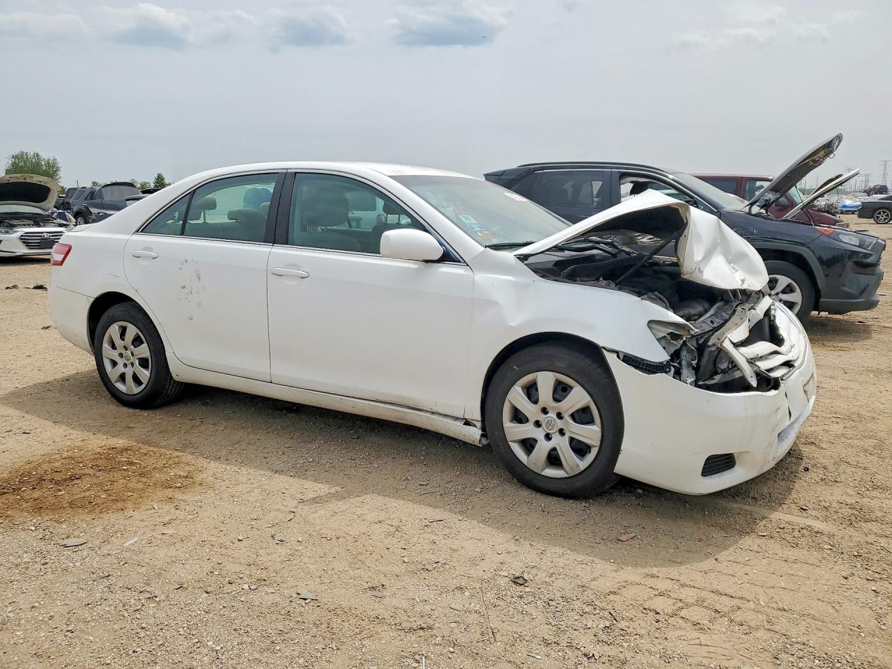 2011 TOYOTA CAMRY LE photo 10