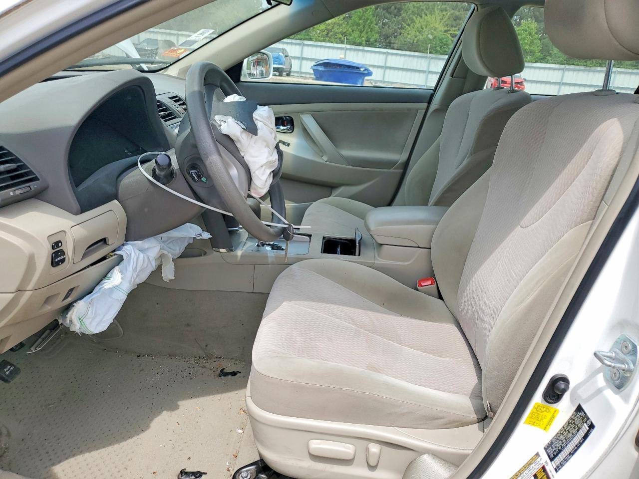 2011 TOYOTA CAMRY LE photo 19